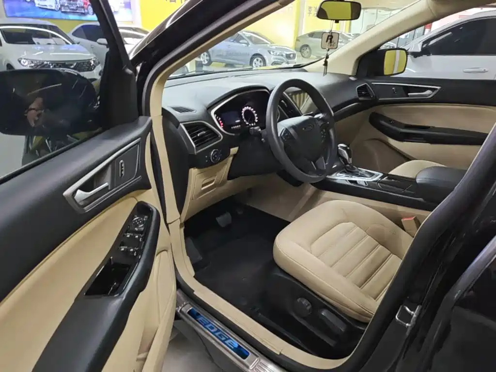 Фото 15 - Ford Edge