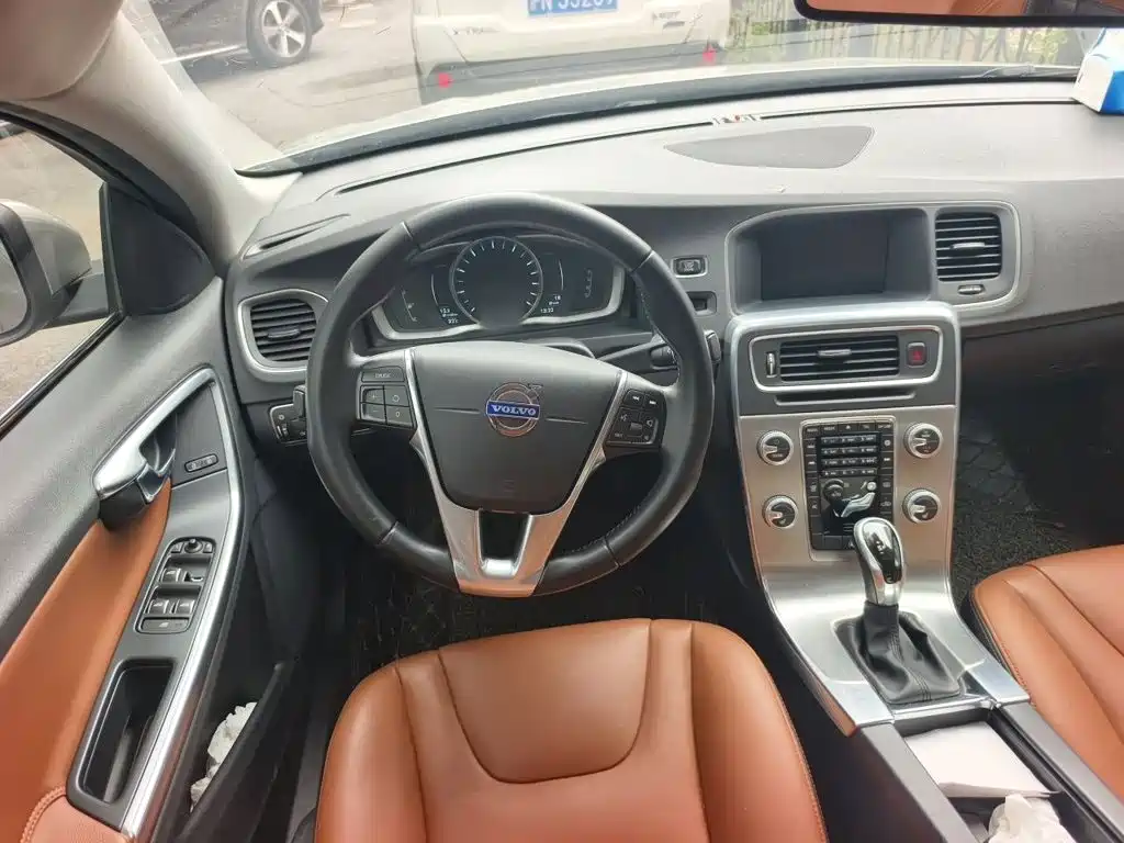 Фото 3 - Volvo S60
