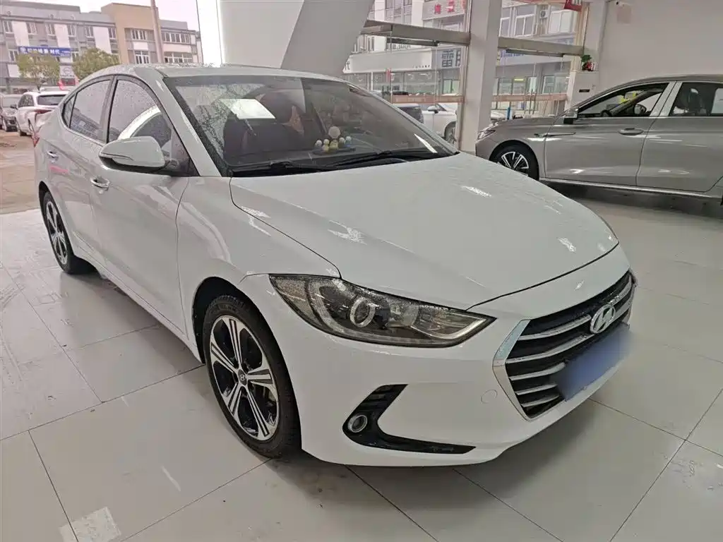 Hyundai Elantra 2018 1.6L Automatic 15th Anniversary Special Edition фото 4