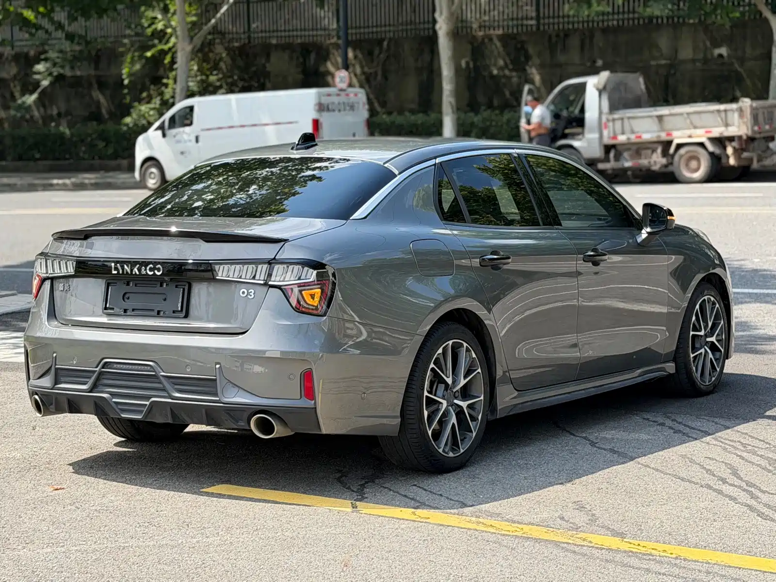 Photo 24 - Lynk & Co 03
