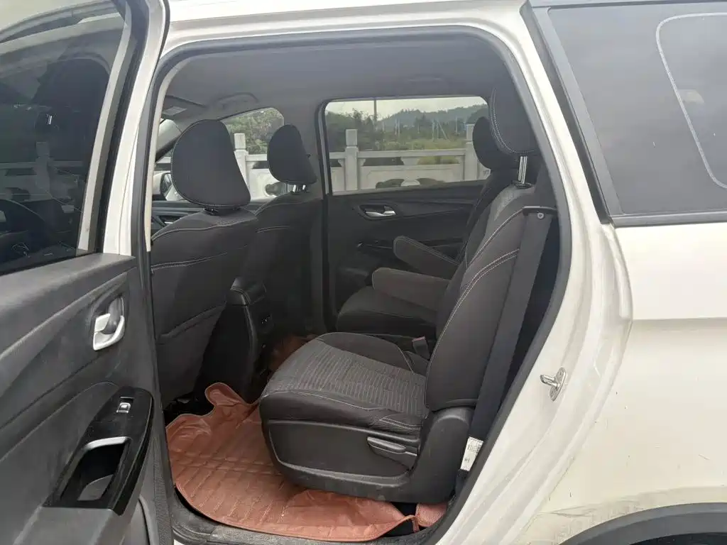 Baojun 730 2020 2019 1.5L Manual Fashion Version 7-Seater China V