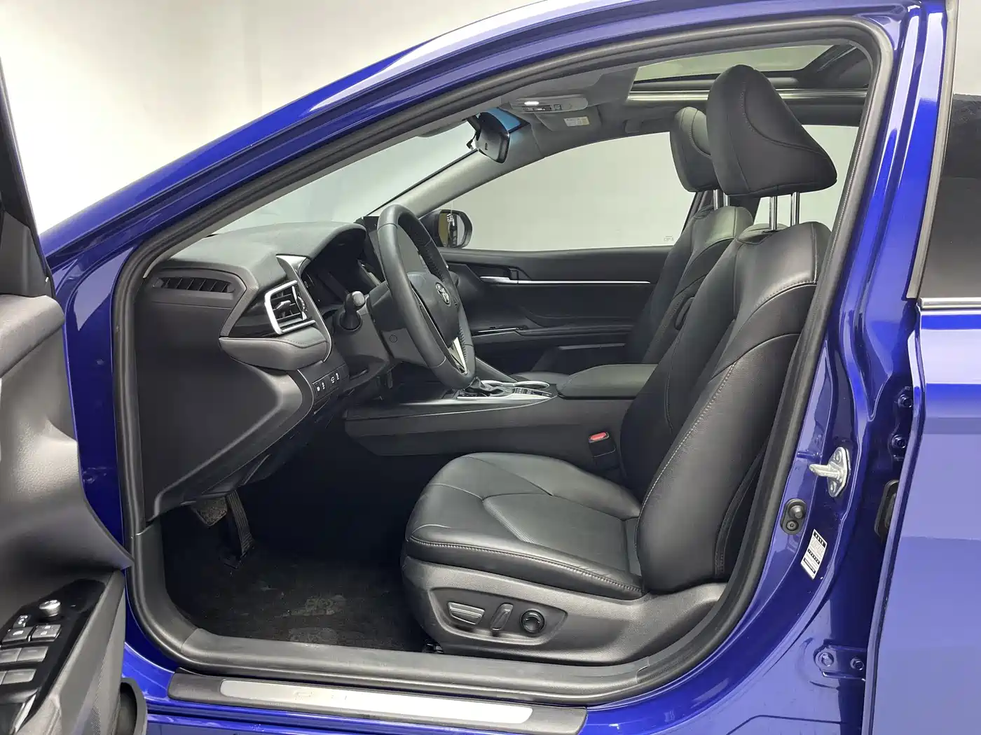 Toyota Camry 2021 Hybrid 2.5HG Luxury Edition фото 18