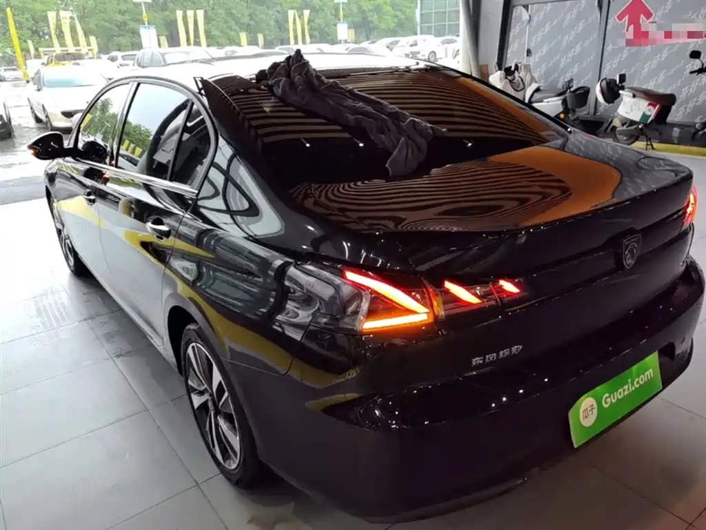 PEUGEOT 408
