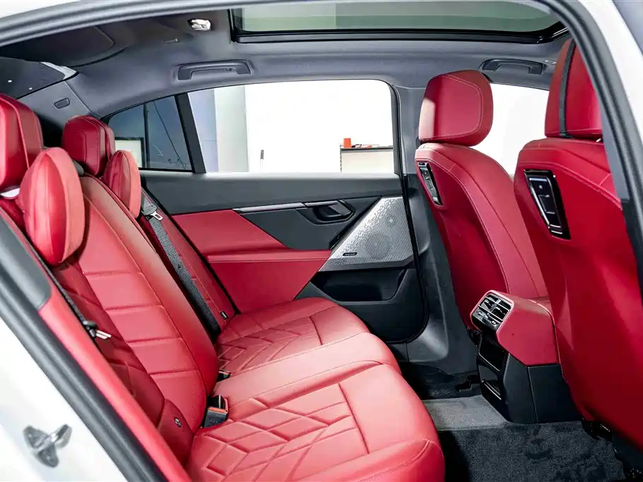 BMW 5 Series 2025 530Li Leading M Sport Package фото 21