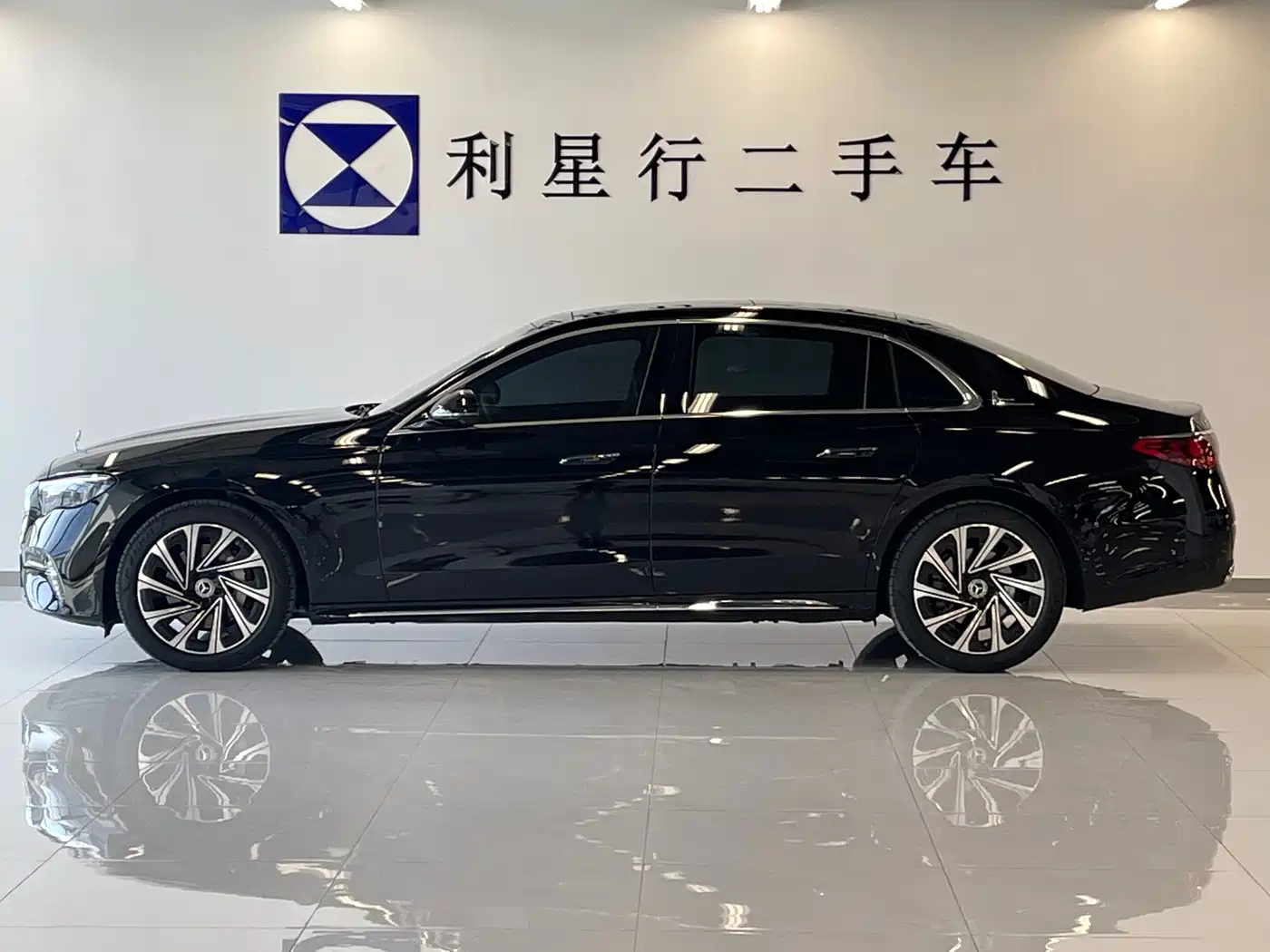 Mercedes-Benz E-Class 2025 E 300 L Luxury фото 2