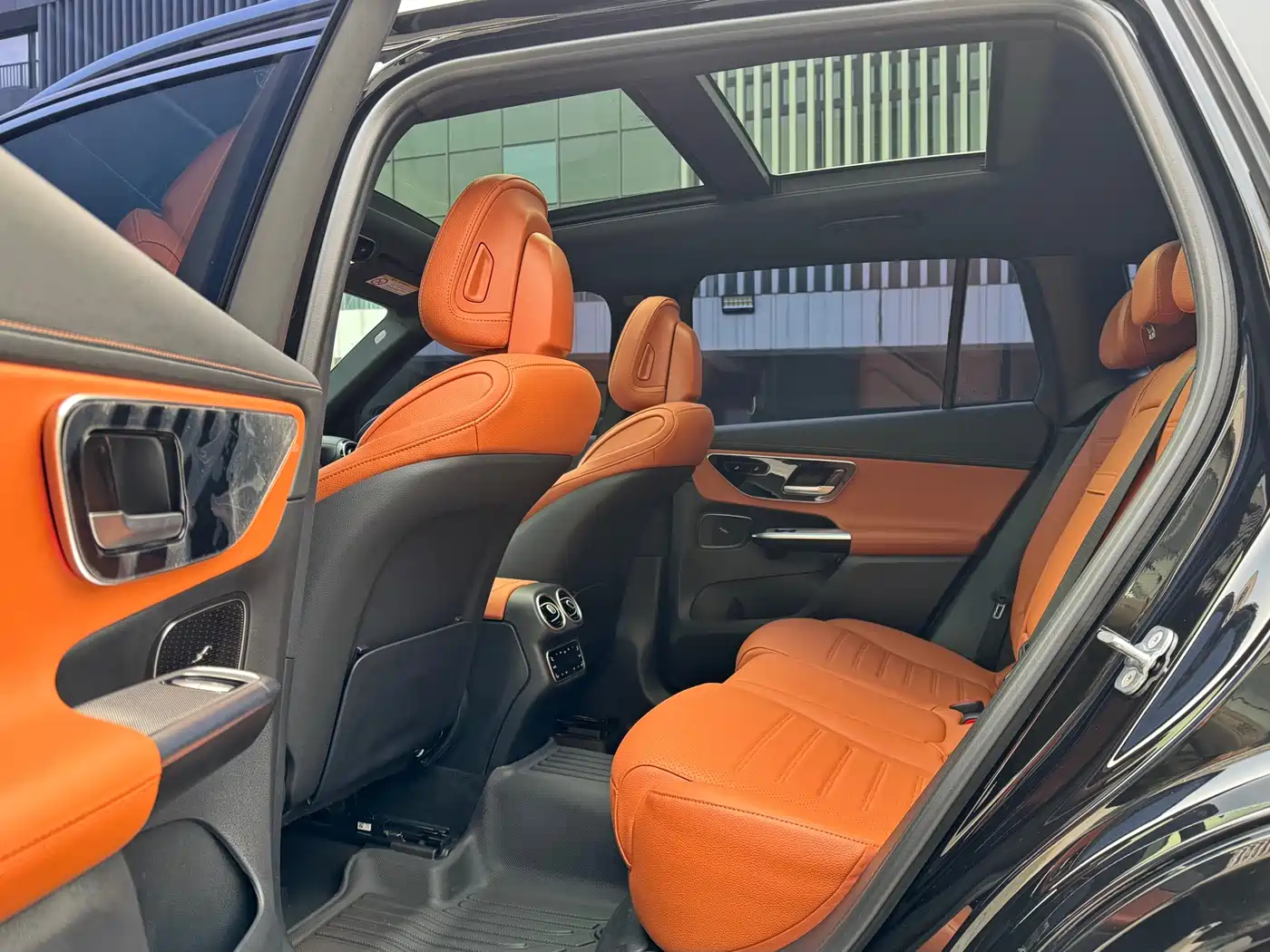 Mercedes-Benz GLC 2023 GLC 260 L 4MATIC Luxury 5-Seater фото 16
