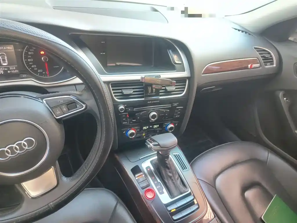 Audi A4L 2016 35 TFSI Collector's Edition S line Comfort фото 6