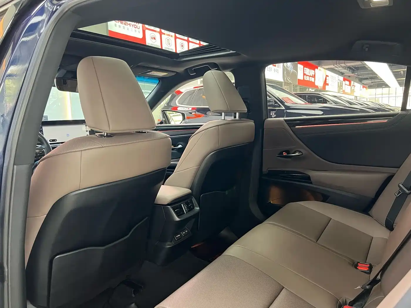 Lexus ES 2022 300h Excellence Edition фото 11