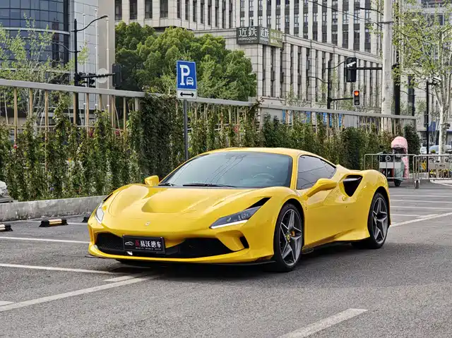 FERRARI F8