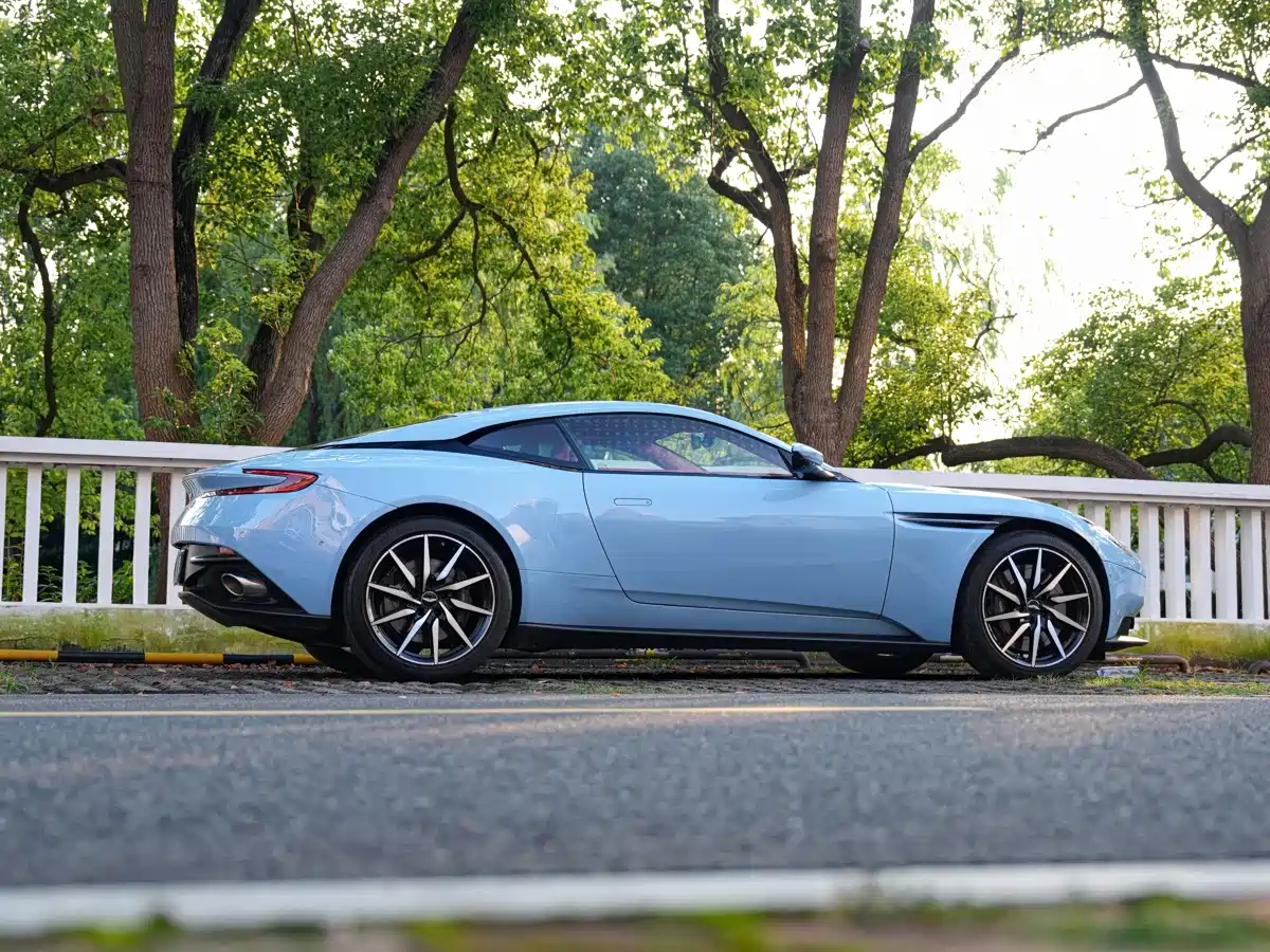 Aston Martin DB11 2021 2020 4.0T V8 Coupe