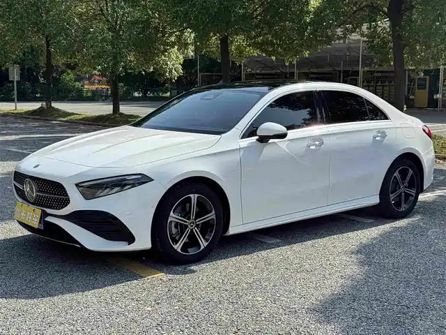 Mercedes-Benz A-Class 2025 A 200 L Fashion Edition — фото 2