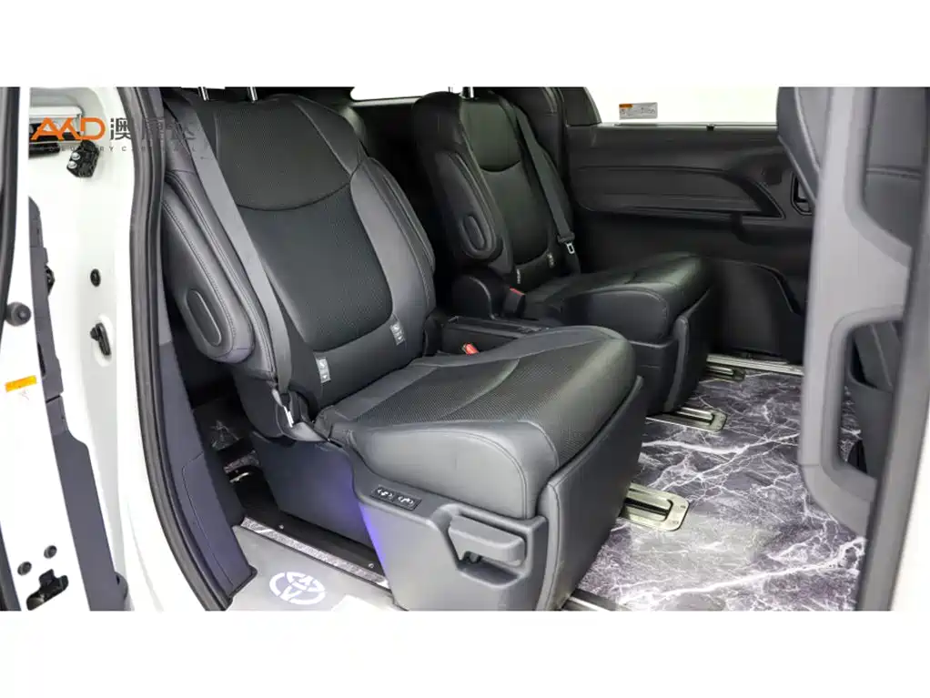 Toyota Granvia 2022 Model Year 2.5L Hybrid Flagship Edition фото 8
