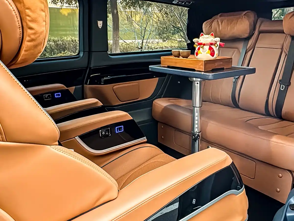 Mercedes-Benz Vito 2023 2.0T Business 7-Seater фото 14