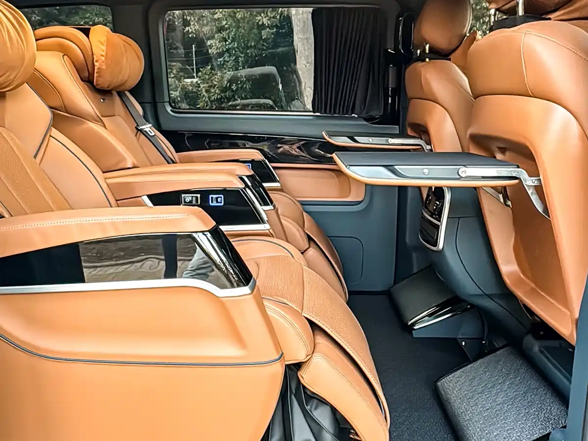 Mercedes-Benz Vito 2023 2.0T Business 7-Seater фото 22