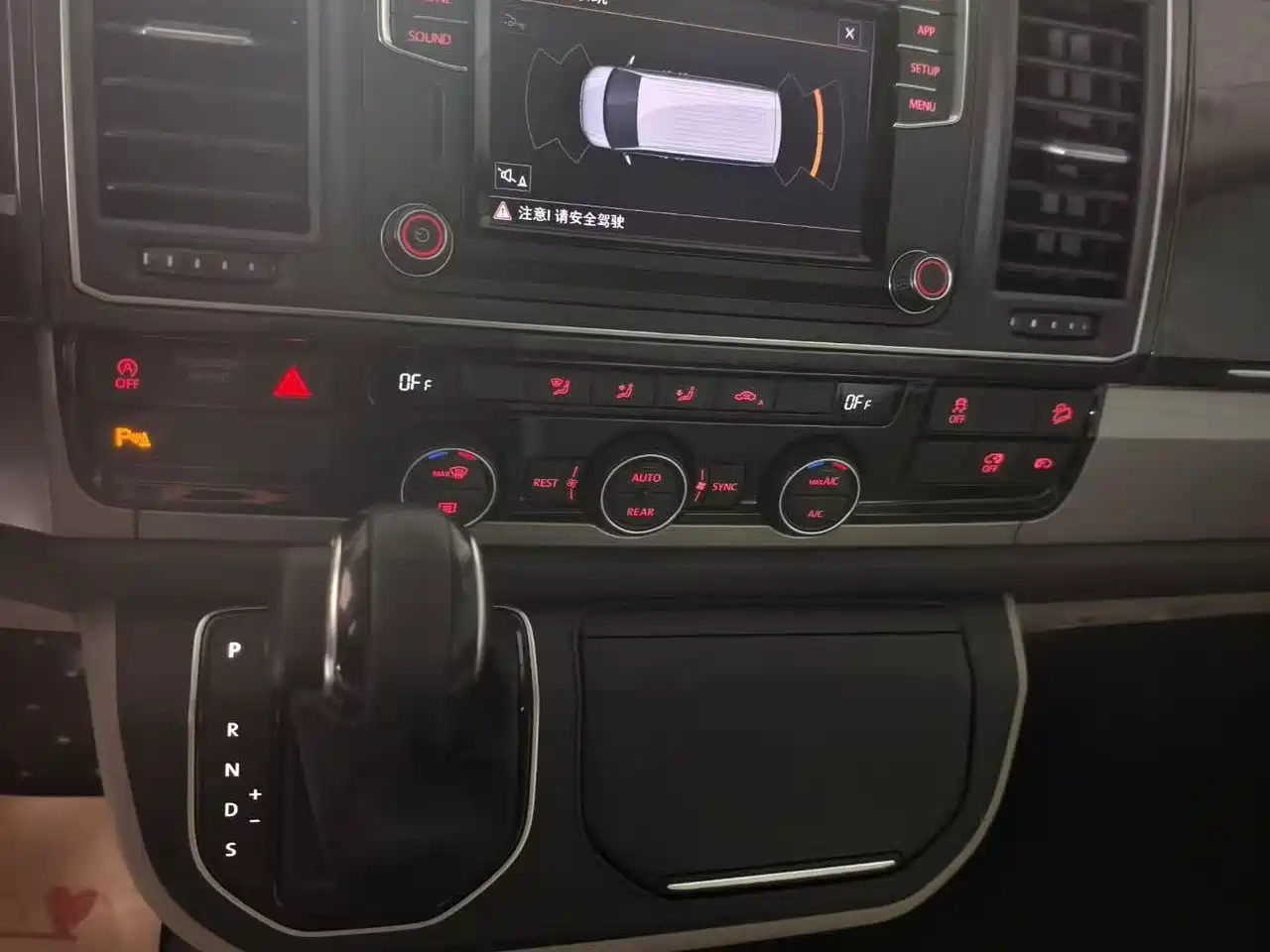 Volkswagen Caravelle 2019 2.0TSI 4WD Luxury 7-seater фото 5