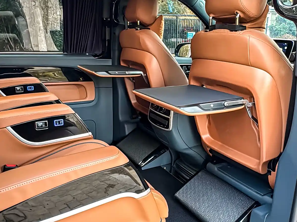 Mercedes-Benz Vito 2023 2.0T Business 7-Seater фото 23