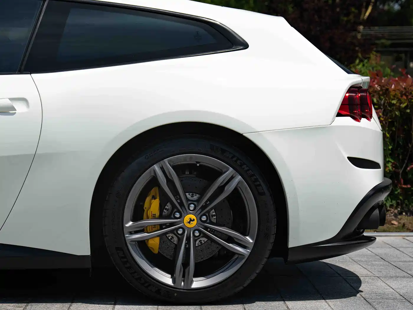 Ferrari GTC4Lusso 2017 2016 6.3L V12