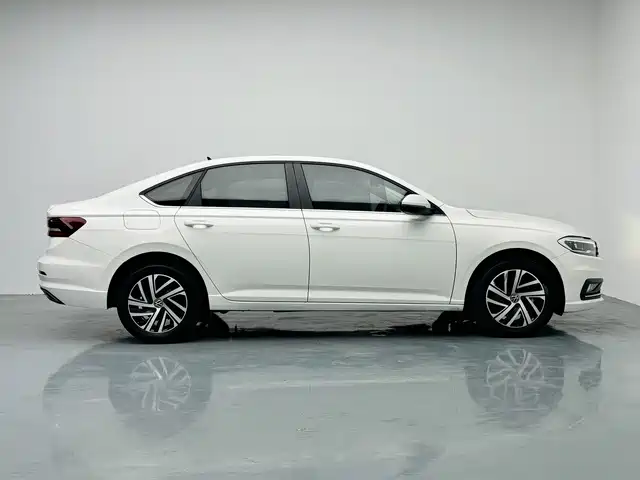 Volkswagen Lavida 2022 1.5L Auto Comfort Edition фото 8