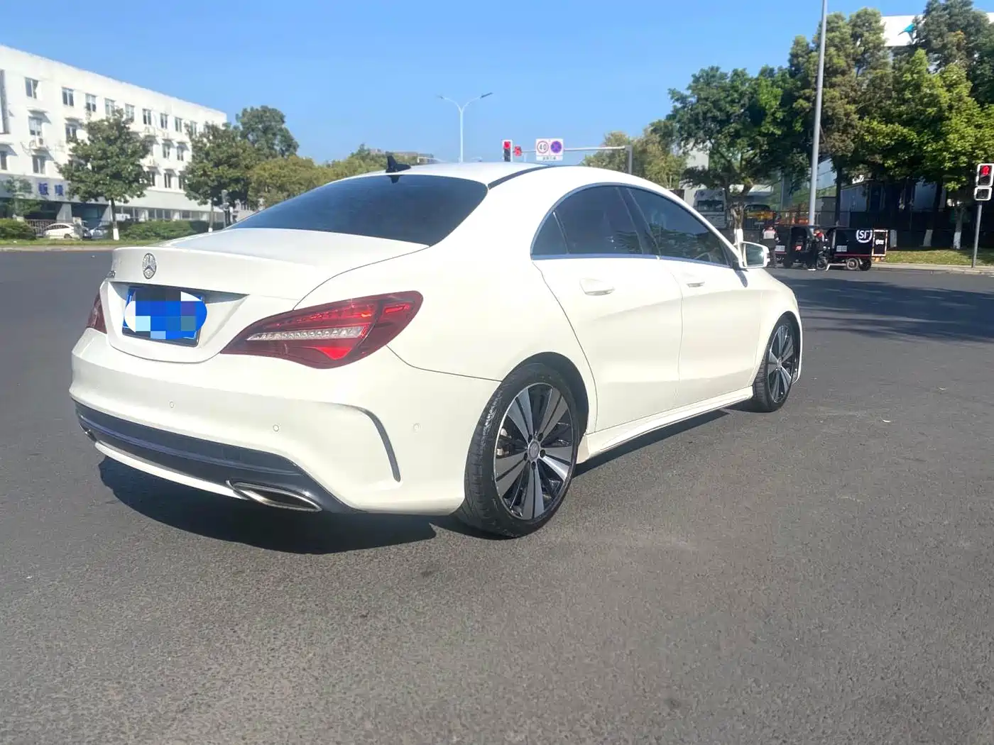 MERCEDES-BENZ CLA