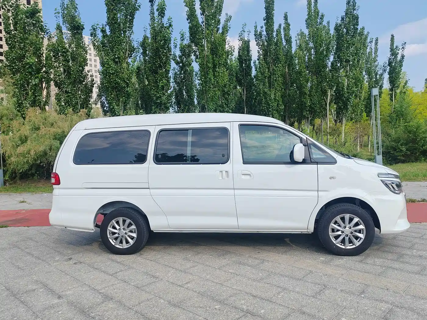 Dongfeng Fengxing Lingzhi New Energy 2025 2024 Standard Base 7-Seater