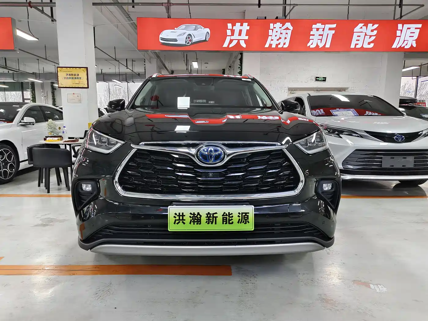 Toyota Highlander 2022 Dual Engine 2.5L 4WD Supreme Edition 7-Seater фото 2