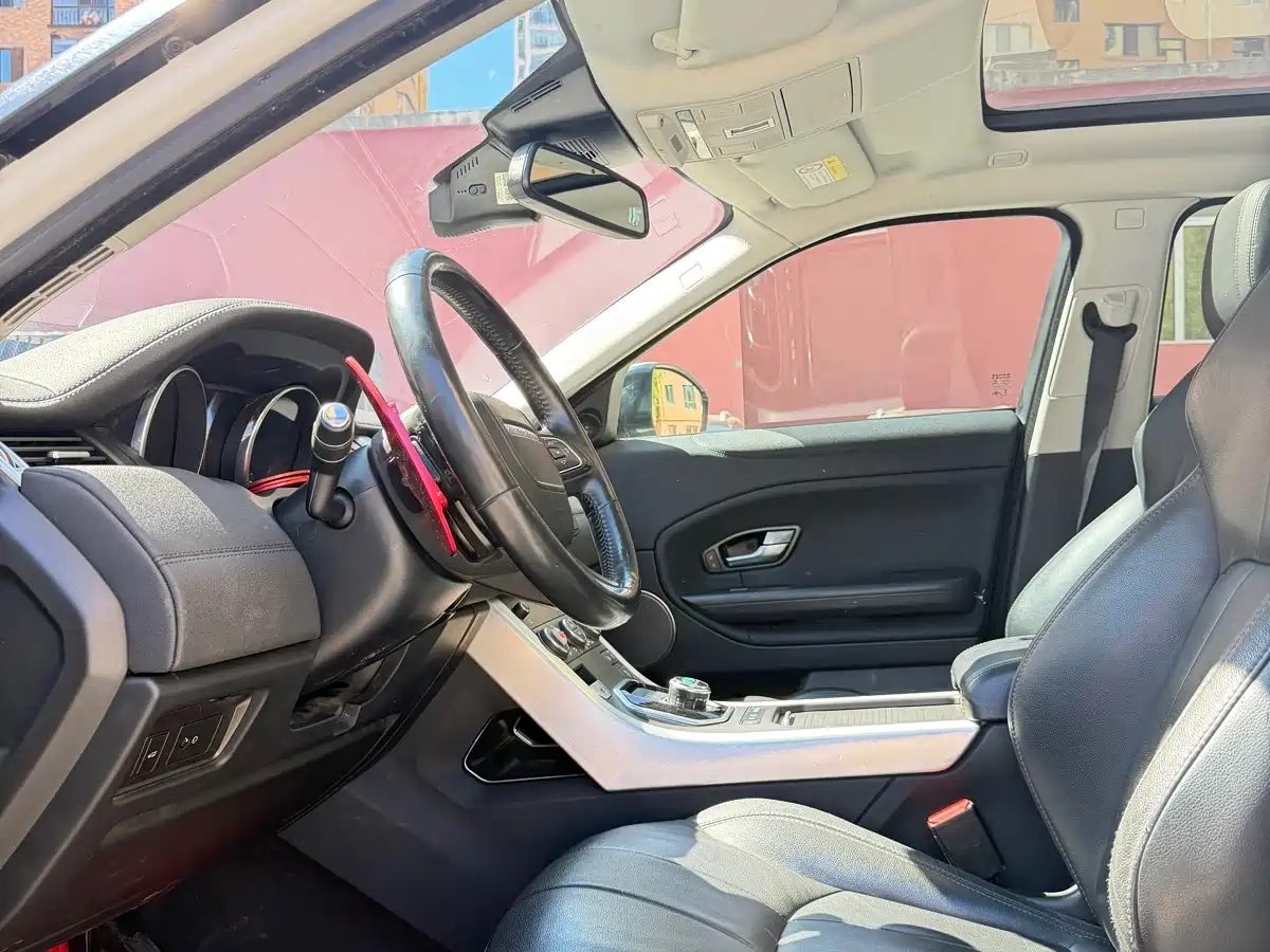 Land Rover Range Rover Evoque 2017 2.0T SE Smart Shine Edition фото 4
