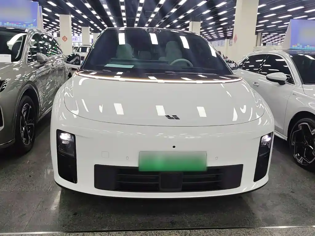 صورة 3 - Li Auto i6