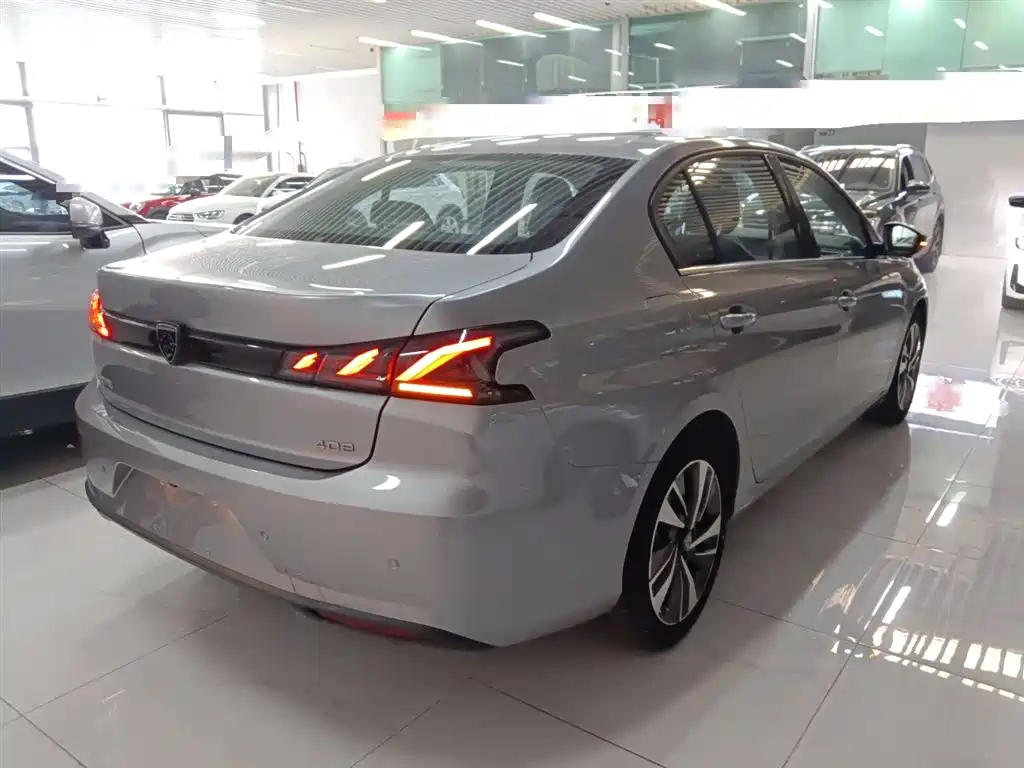 PEUGEOT 408