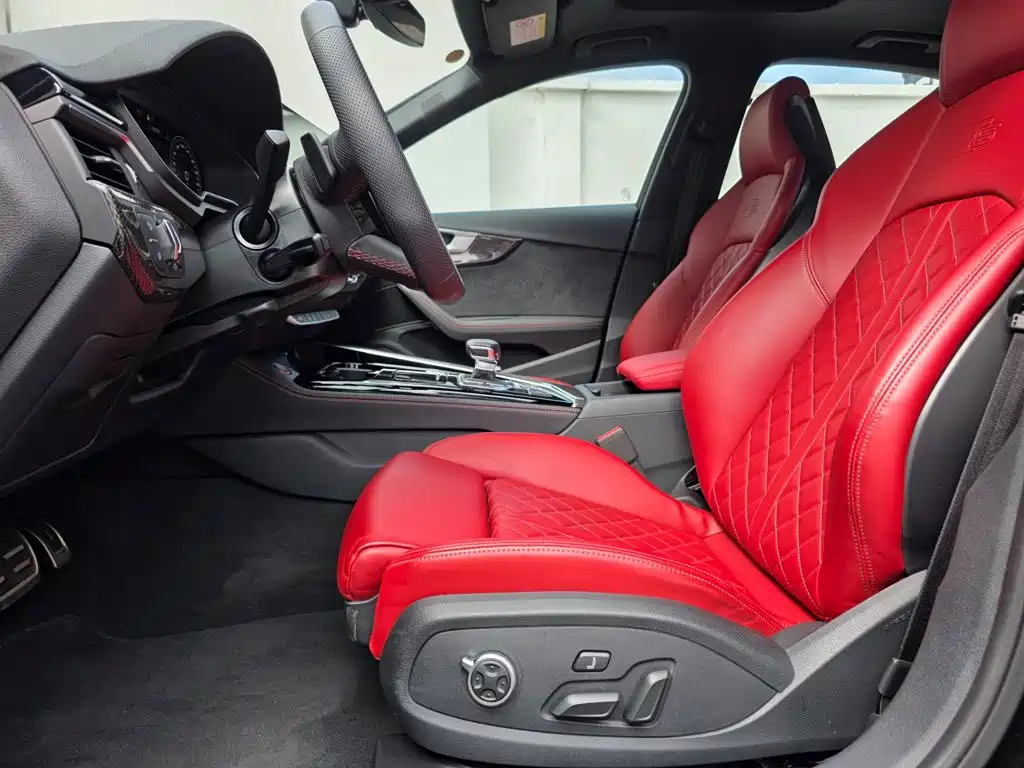 Photo 8 - Audi S4