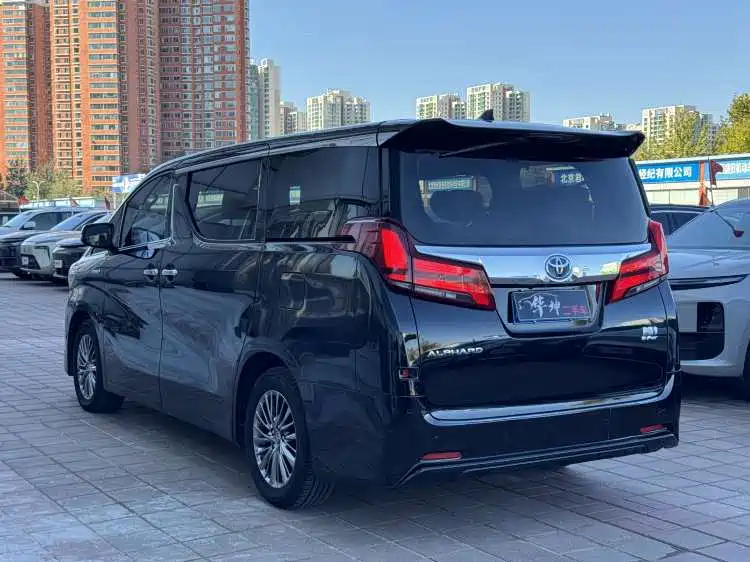 Toyota Alphard 2021 Hybrid 2.5L Luxury фото 2