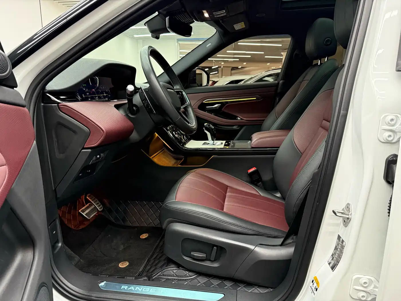 Land Rover Range Rover Evoque 2021 Range Rover Evoque L 249PS R-Dynamic S Performance Edition фото 6