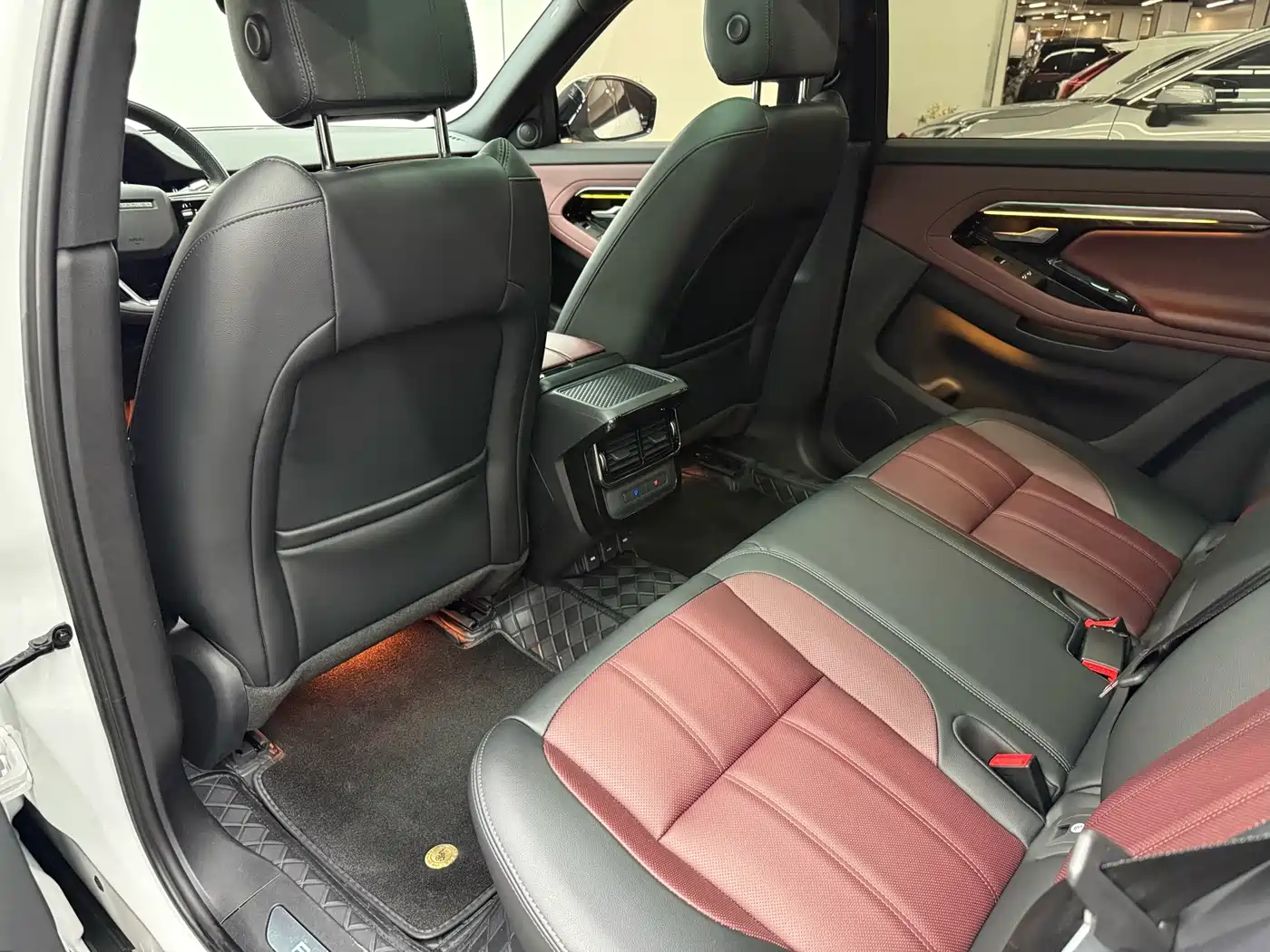 Land Rover Range Rover Evoque 2021 Range Rover Evoque L 249PS R-Dynamic S Performance Edition фото 9