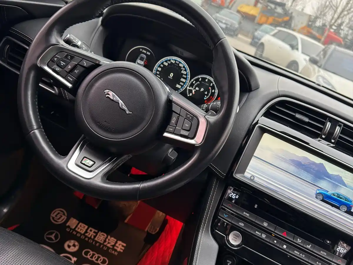 Jaguar F-PACE 2016 2016 2.0T FWD R-Sport Edition