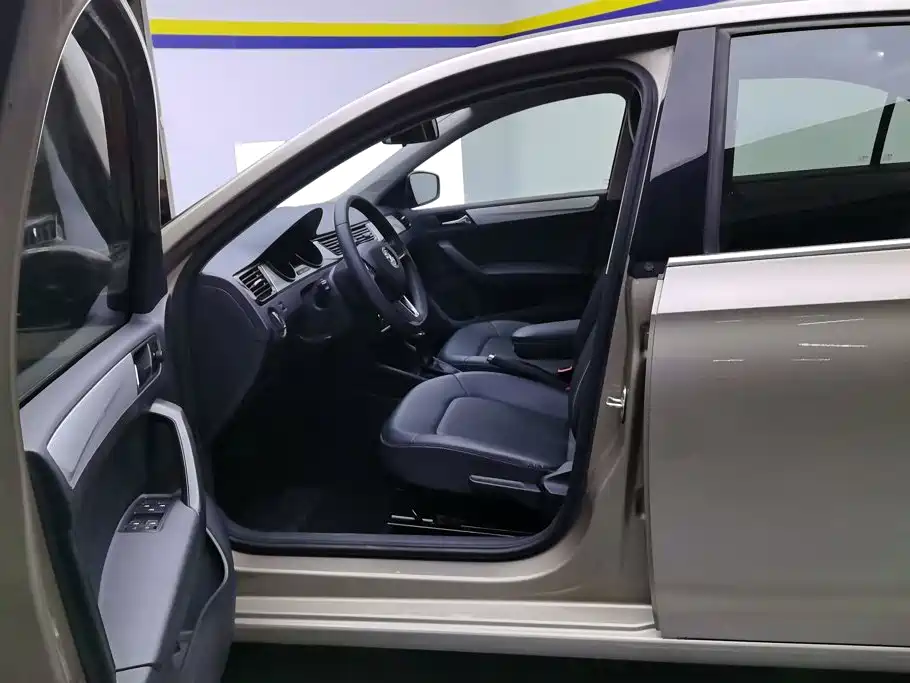 Фото 9 - Škoda Rapid