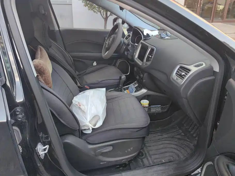 Photo 8 - Jeep Compass