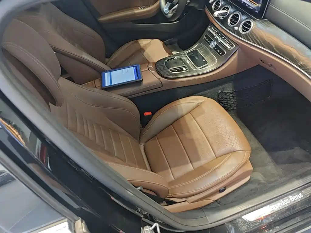 صورة 25 - Mercedes-Benz E-Class