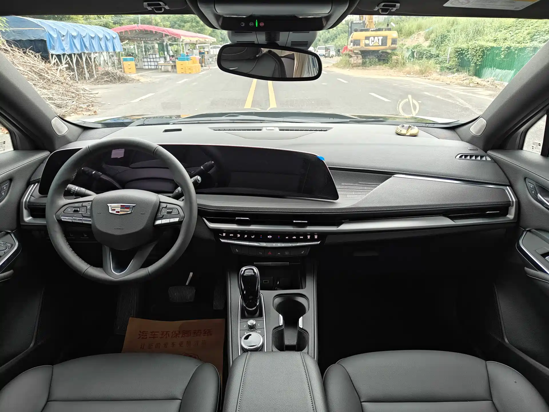 Photo 7 - Cadillac XT4