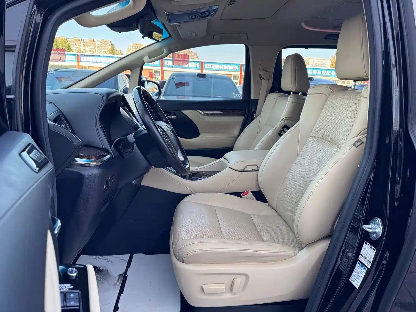 Toyota Alphard 2021 Hybrid 2.5L Luxury фото 16