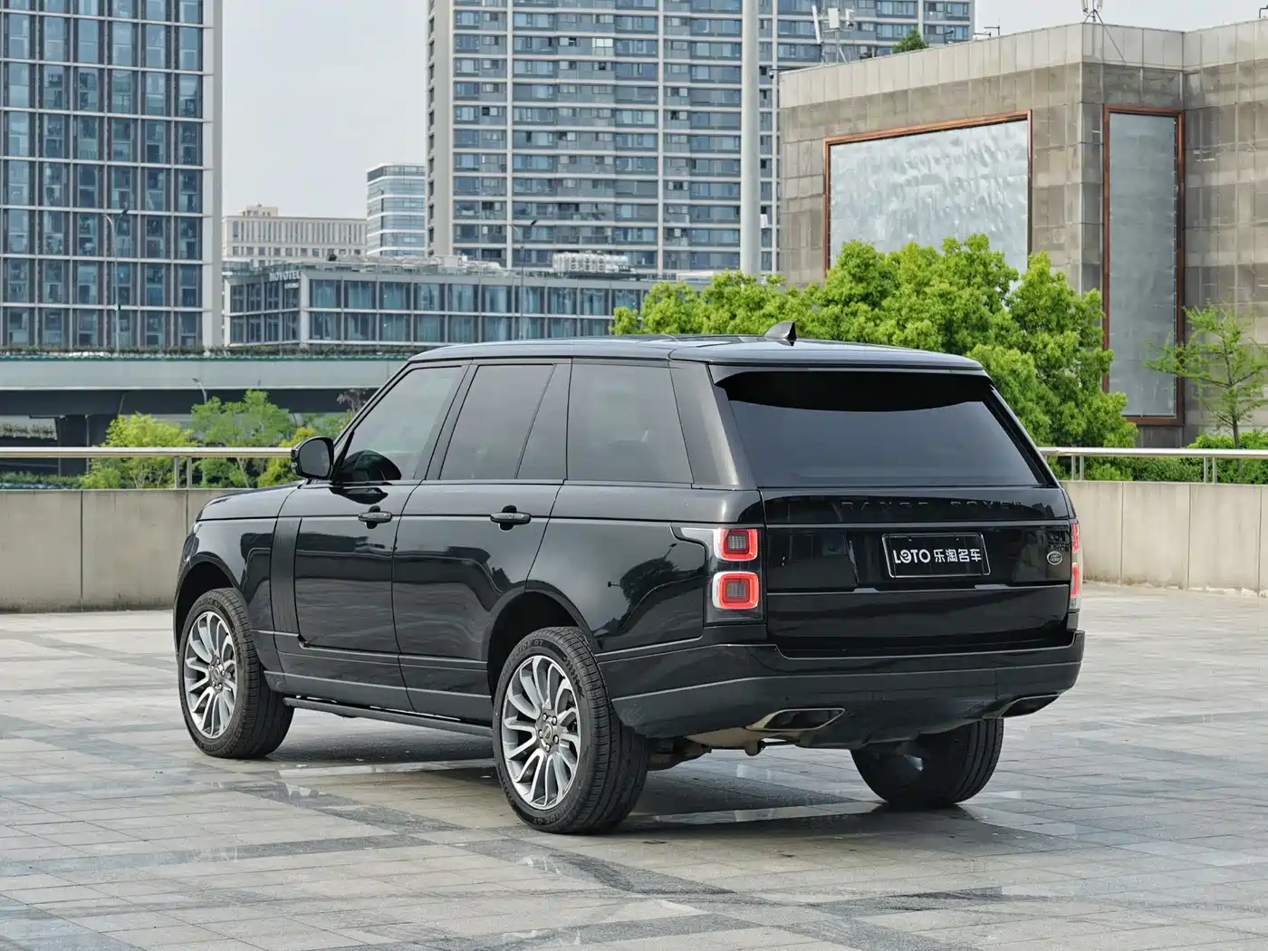 Land Rover Range Rover 2019 3.0 SC V6 Golden Age Edition фото 4