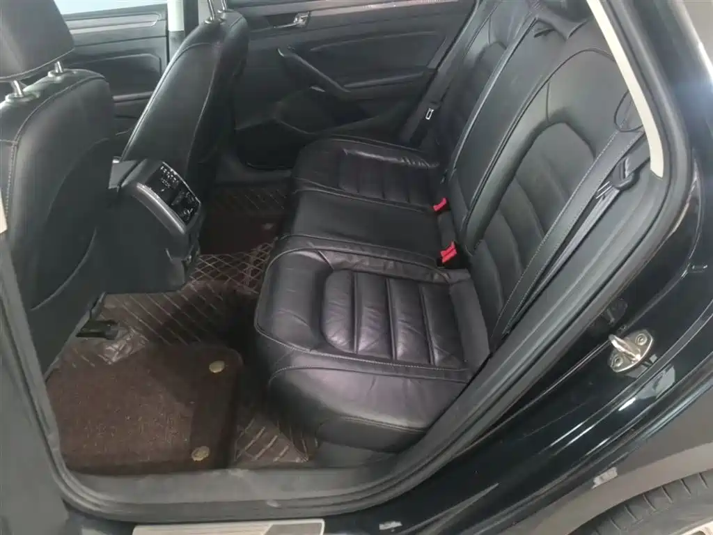 Volkswagen Passat 2017 330TSI DSG Prestige фото 17