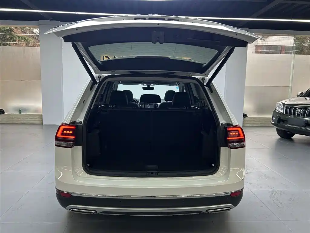 Volkswagen Teramont 2020 380TSI 4WD Luxury Edition China VI фото 11