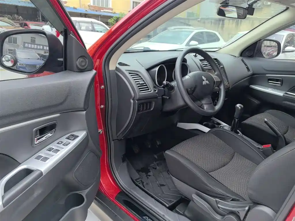 Mitsubishi ASX 2016 1.6L Manual 2WD Pioneer Edition фото 16