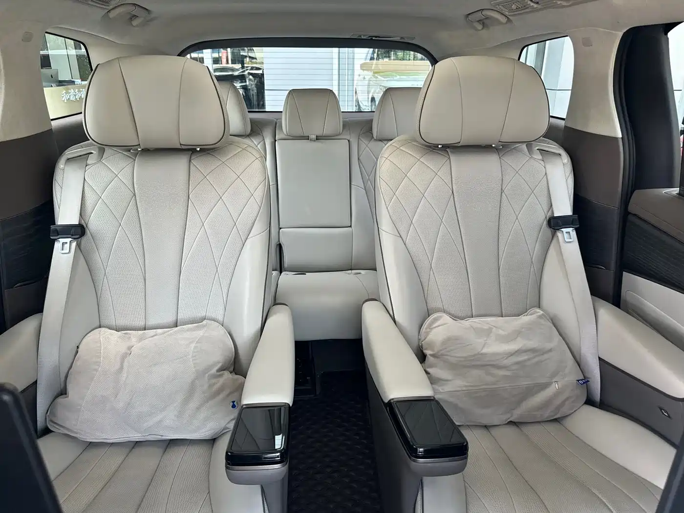 Denza D9 2022 2022 DM-i 970 AWD Flagship