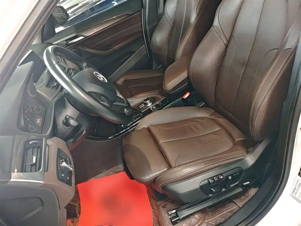 BMW X1 2016 sDrive20Li Luxury Model фото 15