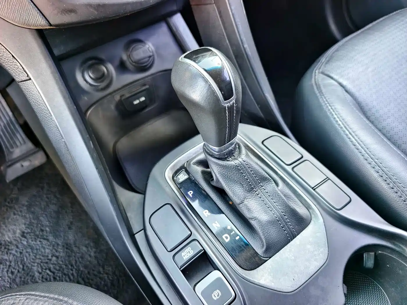 Hyundai Santa Fe 2013 Model 2.4L Automatic 2WD Smart фото 8