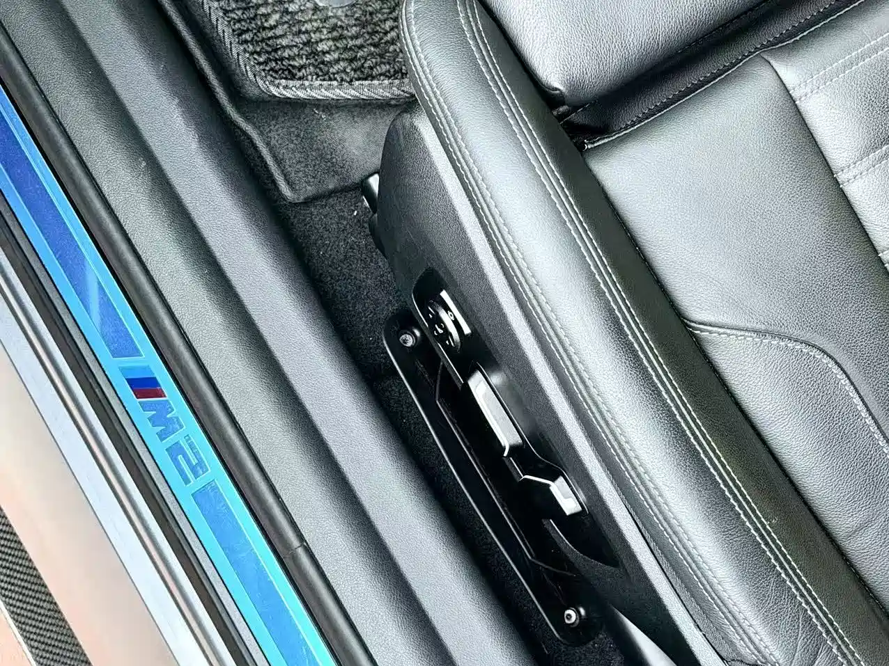 BMW M2 2024 M2 фото 15