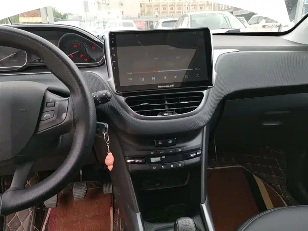 Peugeot 2008 2014 1.6L Manual Fashion Edition фото 13