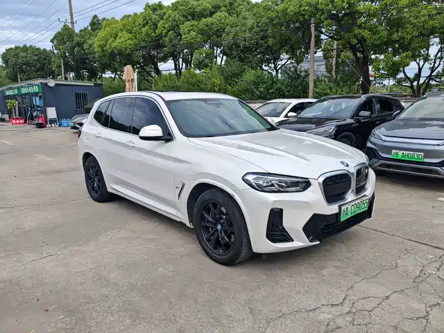 BMW iX3 2024