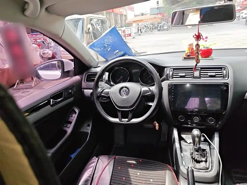 Volkswagen Sagitar 2015 230TSI Automatic Comfort фото 3