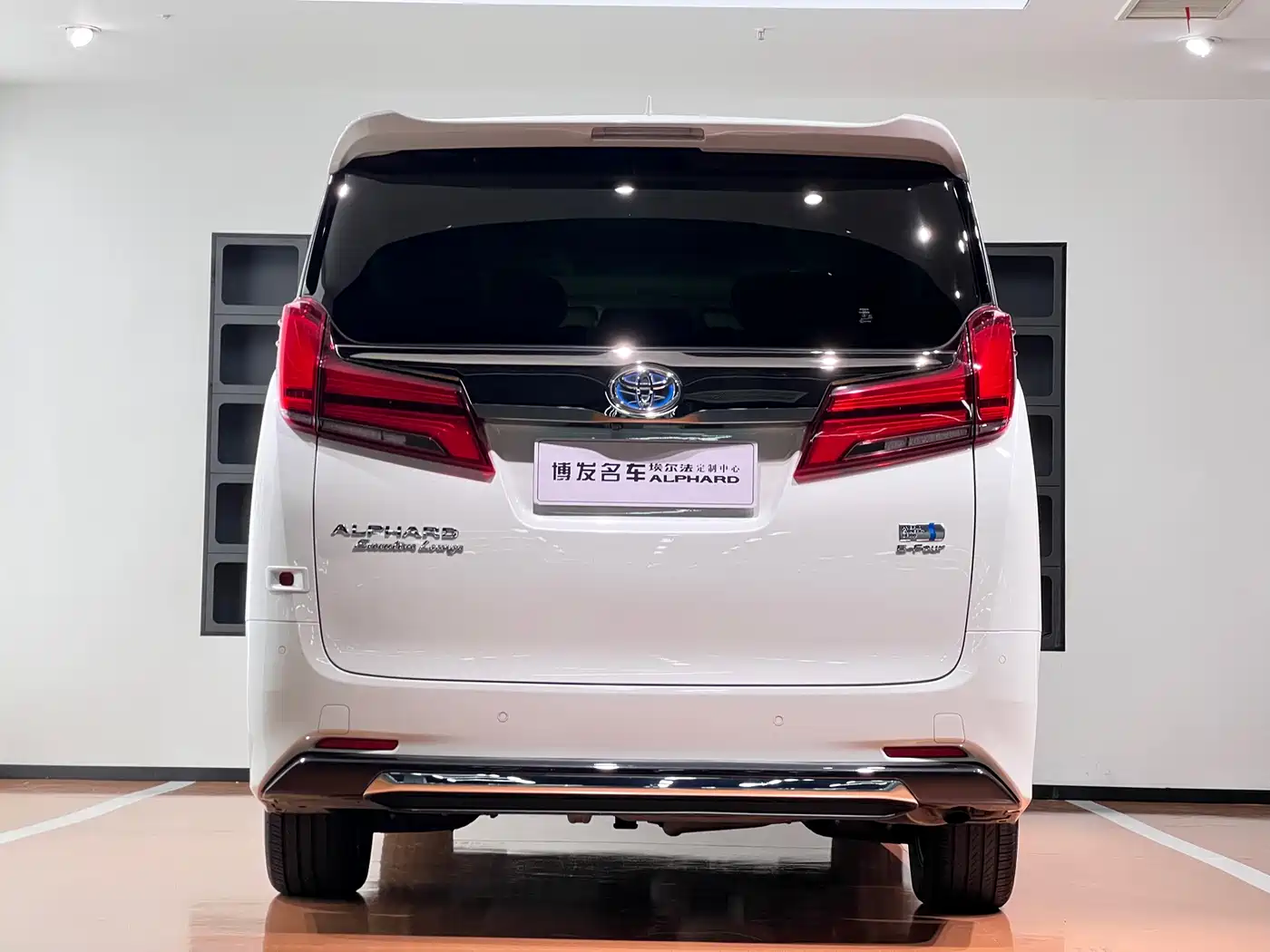 Toyota Alphard 2023 Dual Hybrid 2.5L Ultimate Gold Edition фото 6